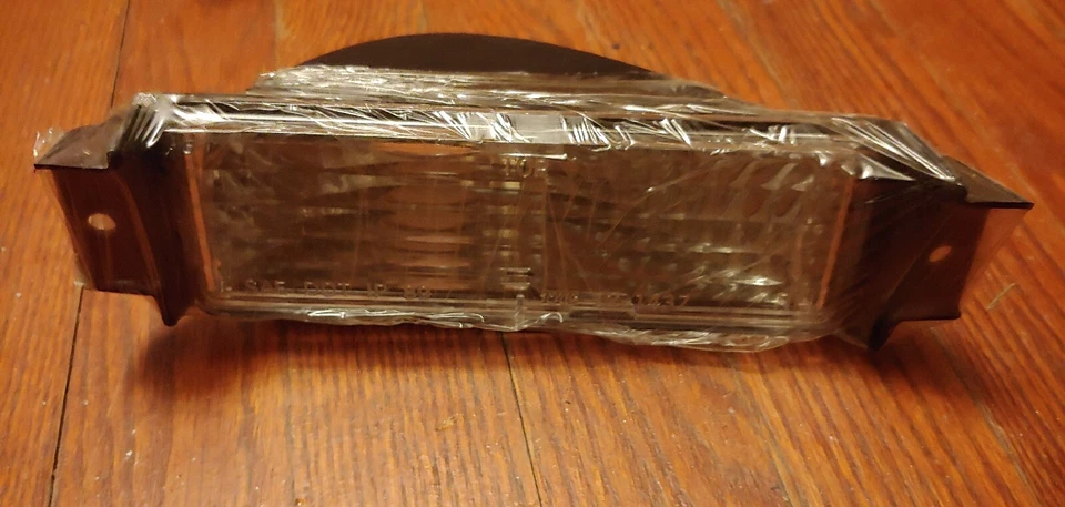 Luz de estacionamiento señal de giro derecha Pontiac Grand Am 89 90 91 TYC Foto 2 de 4