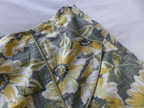 Fat Face UK8 khaki flared midi skirt, pattern of large white & yellow flowers - Picture 4 of 17