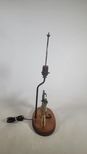 VINTAGE TABLE LAMP, REVOLVERS, HAND MADE, PRIMITIVE, TOYS, WILD WEST - Picture 3 of 6