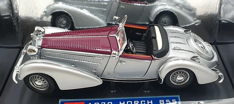 Sun Star 1/18 2402 1939 Horch 855 Roadster Silver Grey/Dark Red - Image 4 of 4