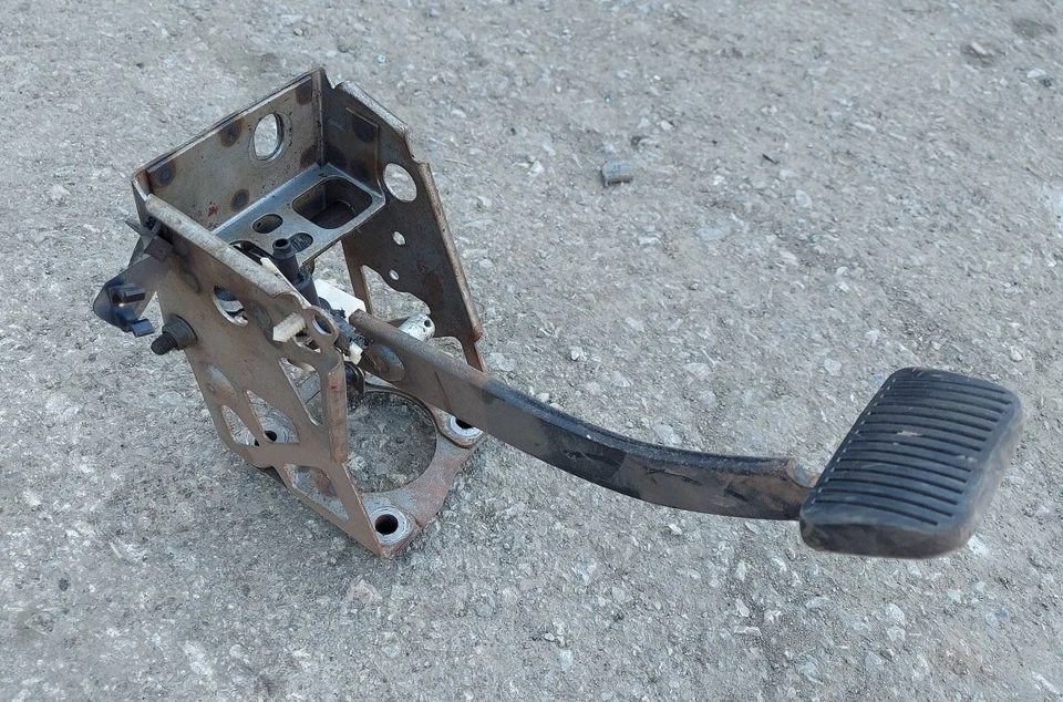 Ford Mustang GT 1994 1995 5,0 transmisión automática conjunto de pedal de freno Foto 2 de 4