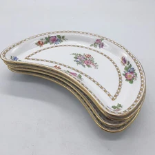 Set of 4 Spode/Copelands Enland 9" Crescent Salad Plates. Flowers & Gold Trim