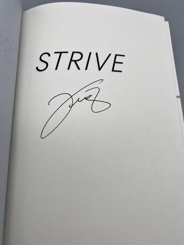 SIGNED - Strive: 8 Steps to Train for Success By Venus Williams New HB (DAMAGED) - Picture 2 of 5