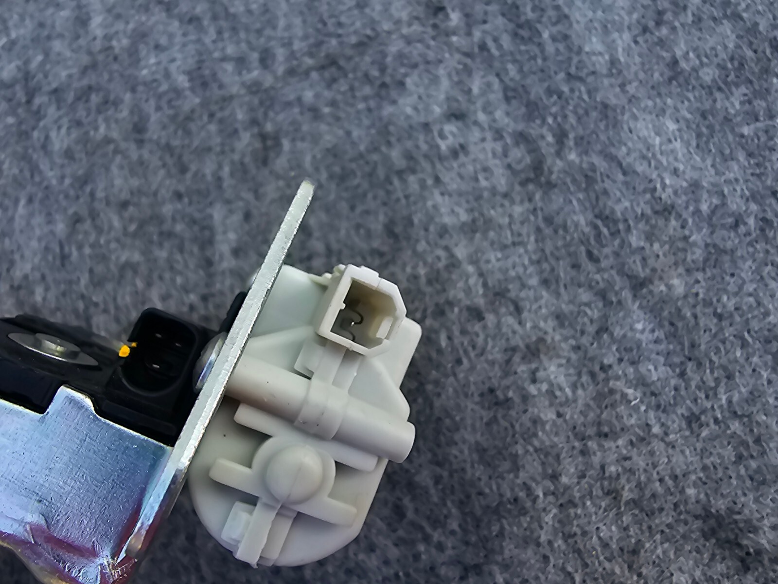 REAR TRUNK LID LOCK ACTUATOR MOTOR ASSEMBLY OEM 08-19 MASERATI GRANTURISMO M145