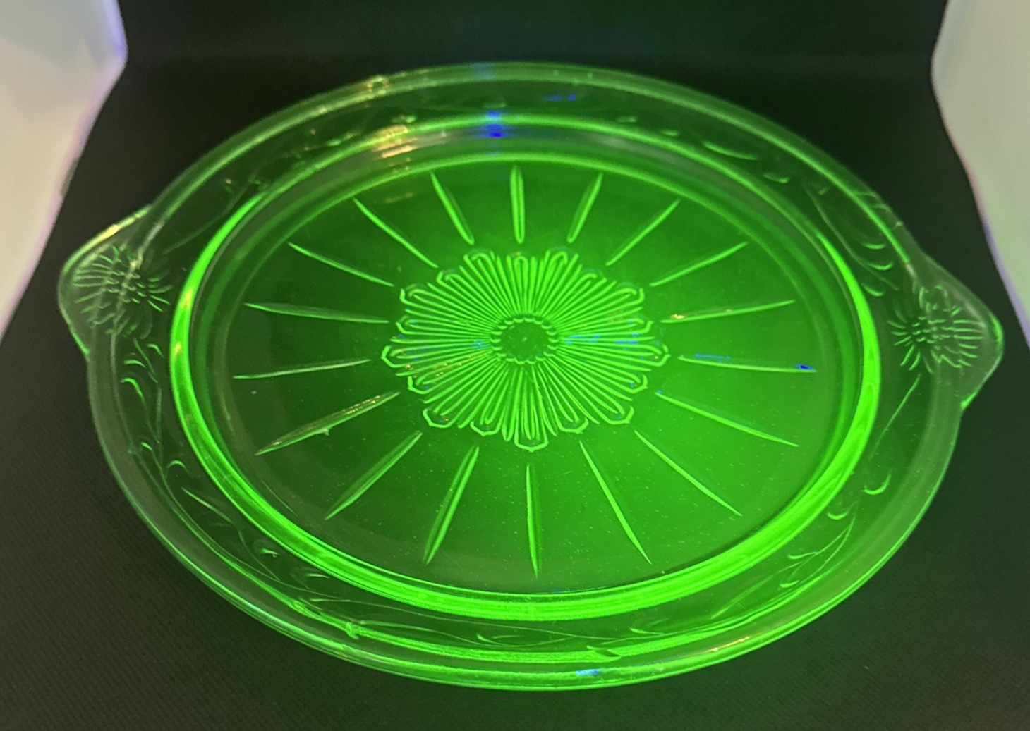 Vintage Tendril Green Uranium Handled Cake Plate Platter 9.75”