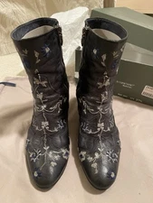 FAUZIAN JEUNESSE NAVY BLUE LEATHER FLORAL EMBROIDERY BOOTS: Sz 37.5, MSRP $795