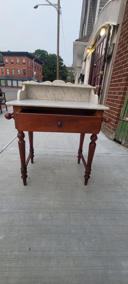 Soporte de lavado superior de mármol de nogal francés del siglo XIX Foto 2 de 4