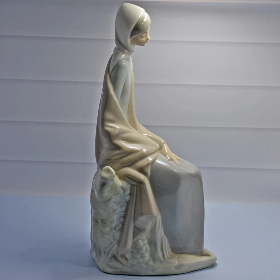 NAO by Lladro Spain, 'Girl sitting on Tree' Figurine Vintage, Spain - image 2 of 4