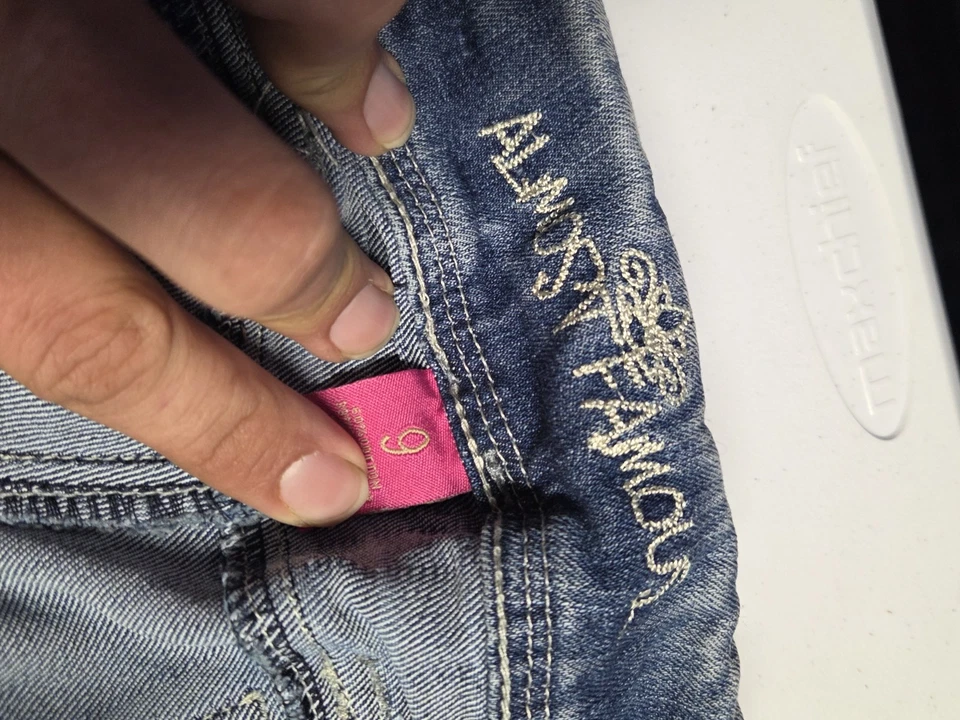 Почти знаменитые женские джинсы размер 9 искусственно состаренные - Изображение 4 из 4