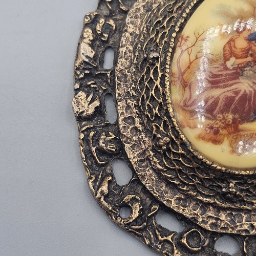 Vintage Fragonard Courting Couple Pendant Ornament Signed 2.75x3.75" - Bild 4 von 10