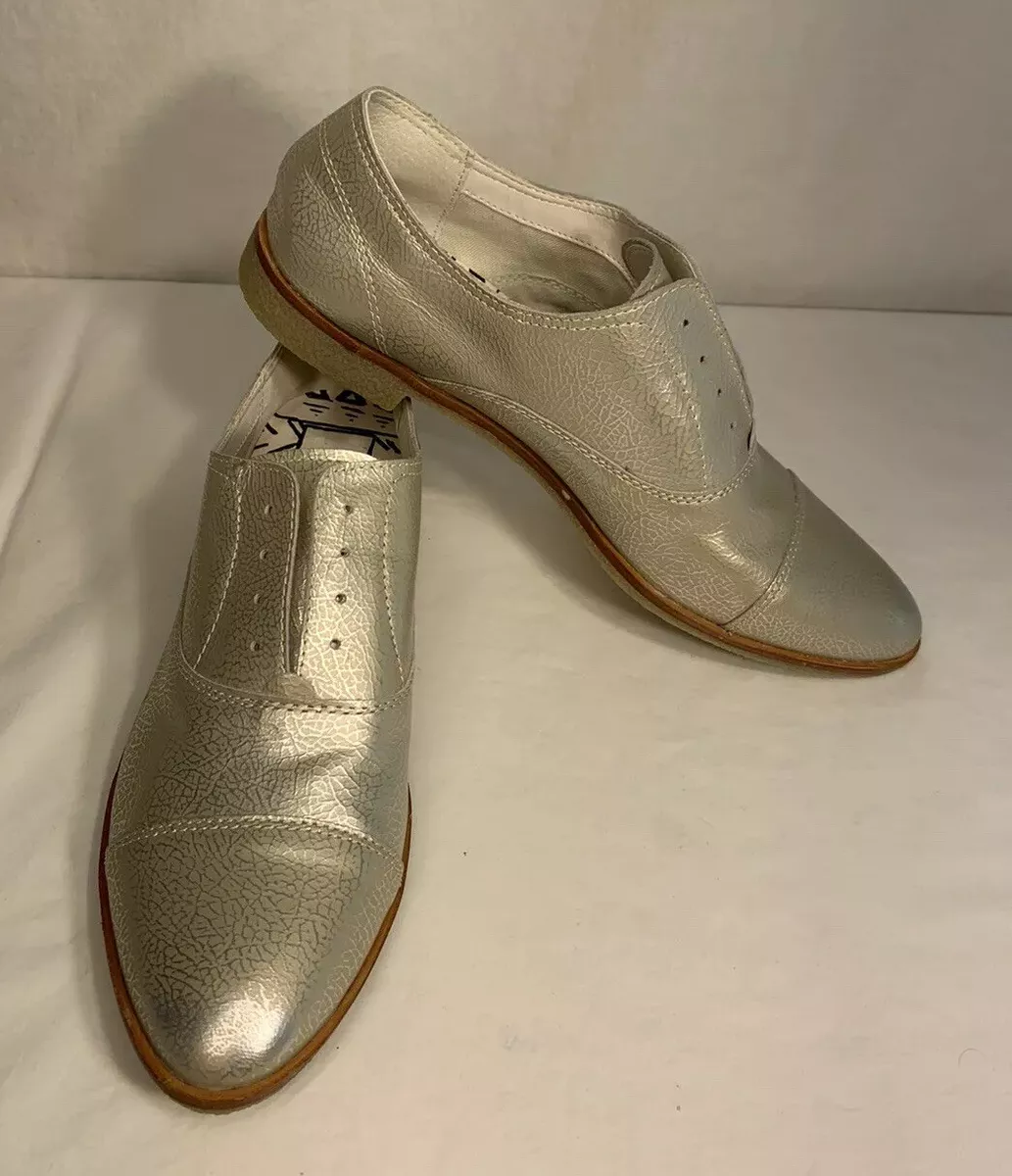 Dolce Vita Womens Oxford Beige Silver Metallic Size 9.5 Mock Lace
