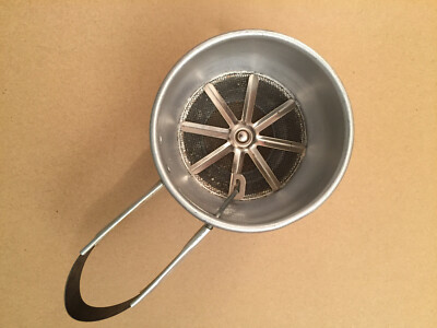 Vintage Aluminum 4 1/4'' Flour Sifter, Squeeze handle that works!