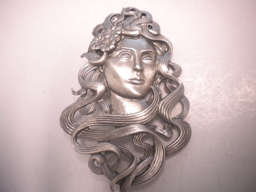 JJ PEWTER PIN **BEAUTIFUL WOMAN ** BEAUTIFUL PIN ( FANTASTIC )