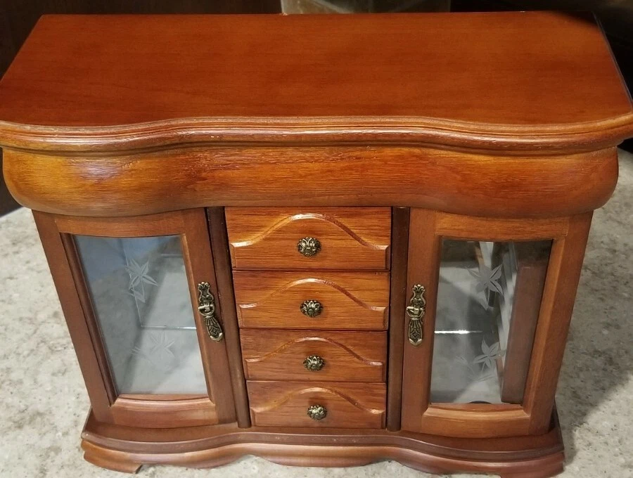 Dresser top 2024 jewelry box