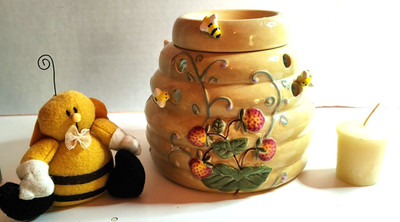 PartyLite Garden Lites Beehive Aroma Melts Warmer Bees Strawberries Ceramic ~Box