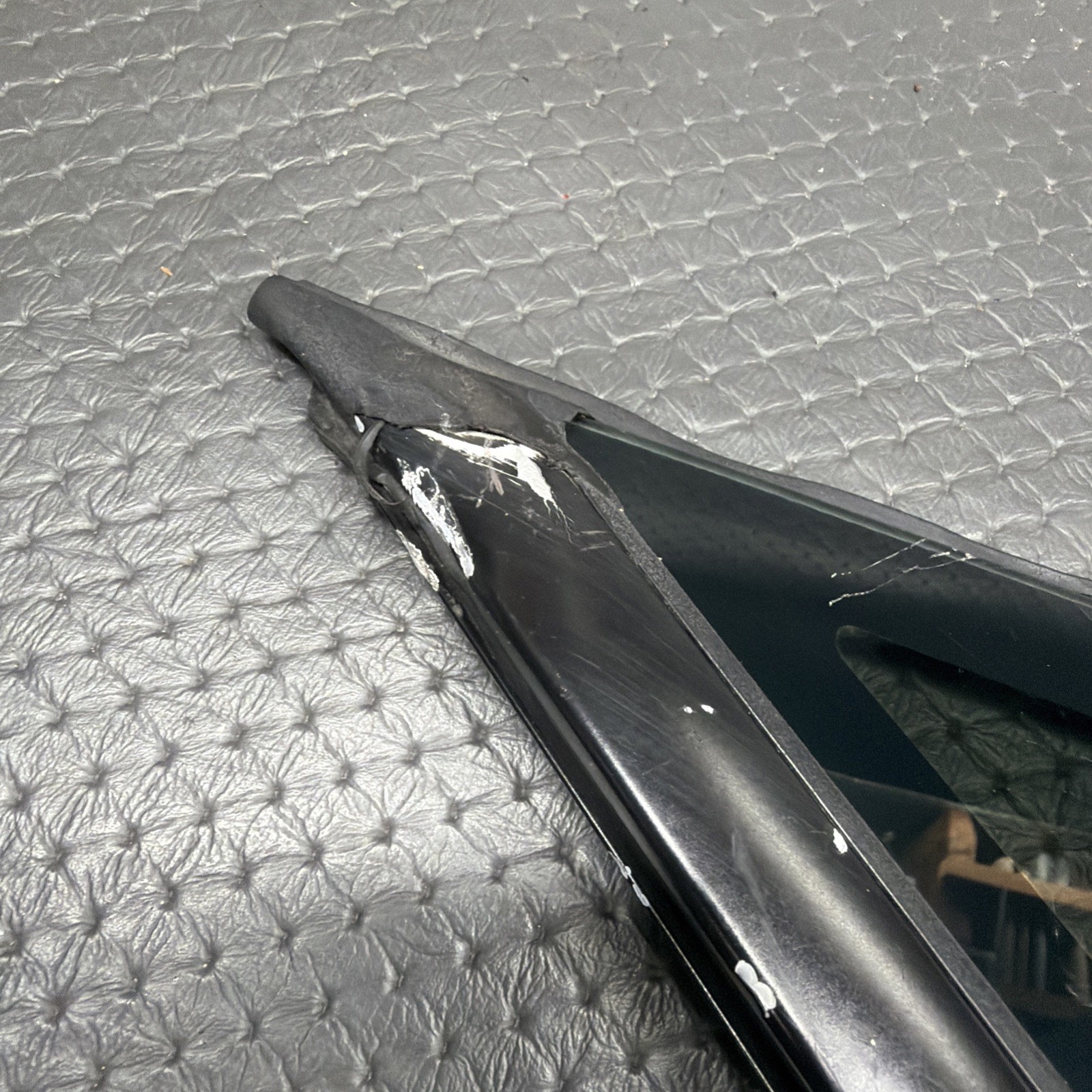 McLaren 650S Spider Front Right Quarter glass