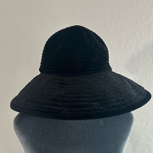 Dark Feminine- round brim hat- Laura Ashley- M/L black velvet - whimsigoth - Picture 2 of 7