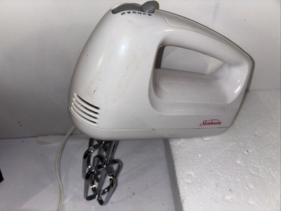 Portable 5-Speed Sunbeam Model 2470 Hand Mixer w/ 2 Beaters