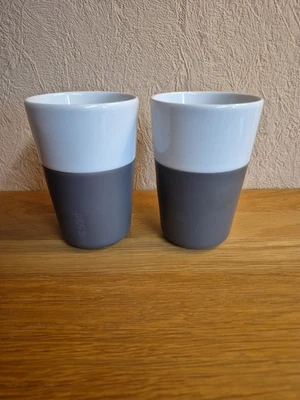 Eva Solo 2 Café-Latte-Becher  -360 ml - Porzellan Weiß/Silikon Grau - Bild 1 von 4