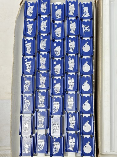 STRATEGO Board Game Strategy 1977 Milton Bradley Family Vintage 100% Complete - Picture 5 of 18