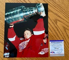 Igor Larionov Detroit Red Wings Signed 8x10 Photo PSA COA