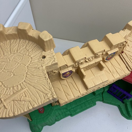 VTG 98’ Fisher Price Great Adventures Magic Lion Castle w/ Figures - Picture 16 of 16