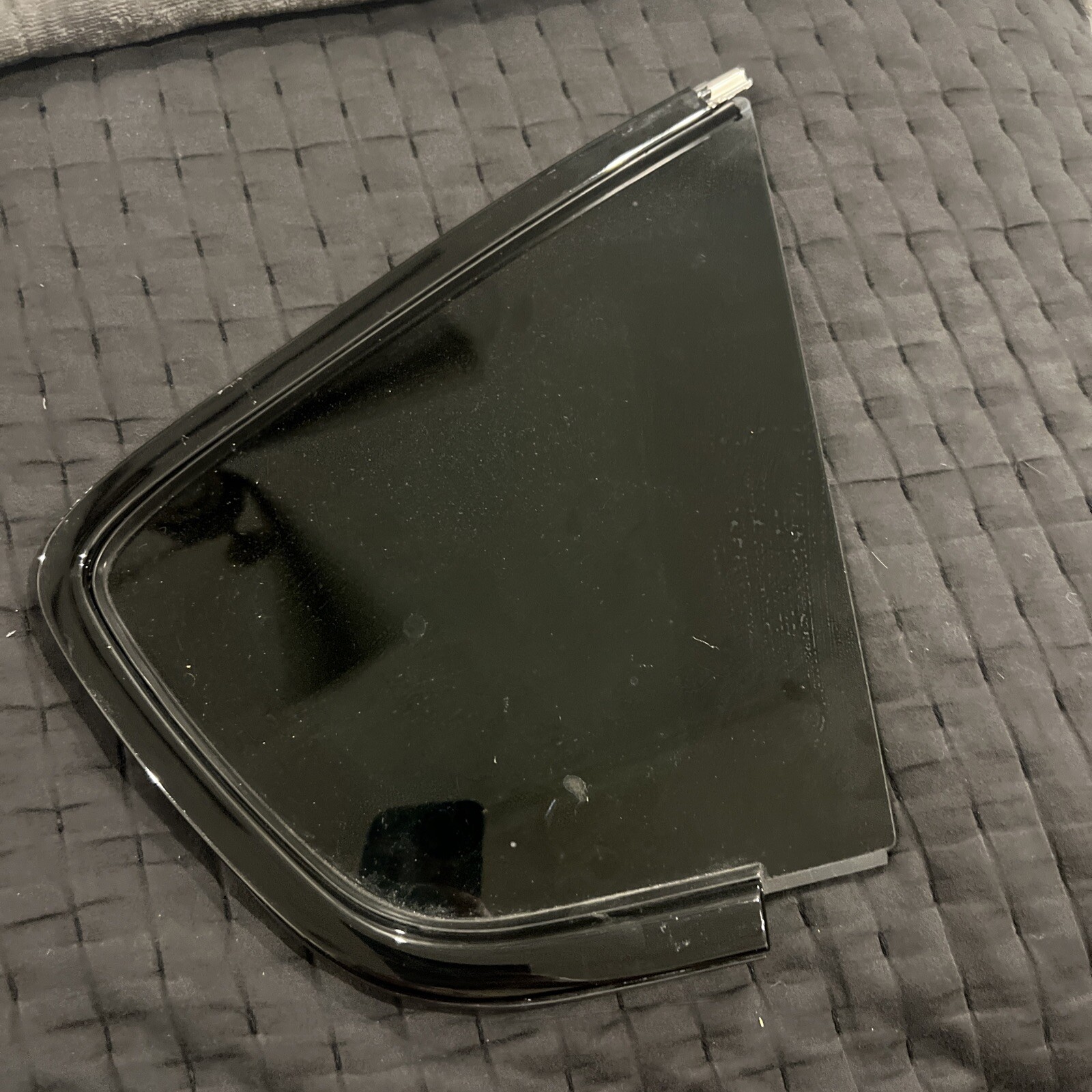 Maserati Levante genuine normal quarter glass triangular glass window r / Q2-891