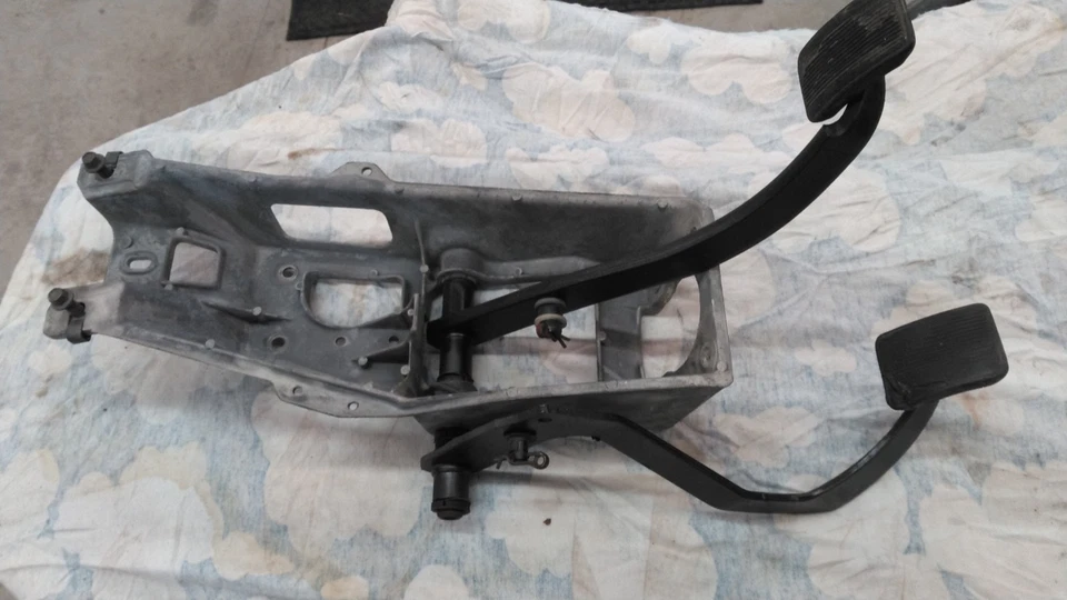 FORD RANGER BRONCO II CLUTCH PEDAL ASSEMBLY 1983 - Image 2 of 4