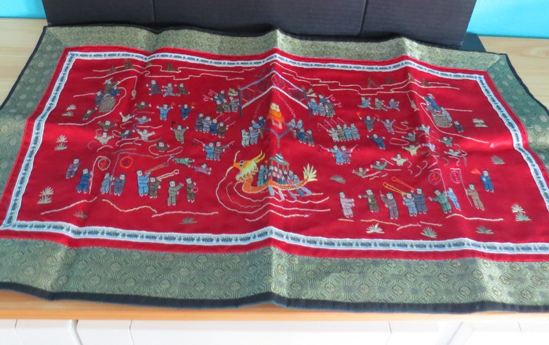 Chinese Silk Embroidered Children? Dragon Boat and more scenery Tapestry