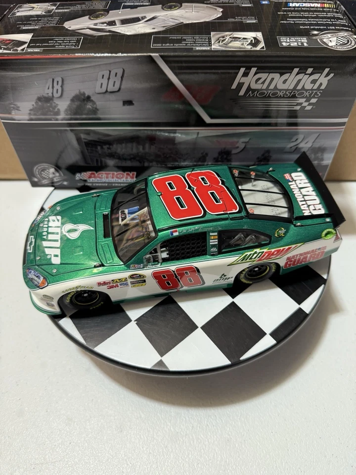 Dale Earnhardt Jr #88 AMP ENERGY Guardia Nacional 2011 1/24 Nascar Diecast Foto 2 de 4
