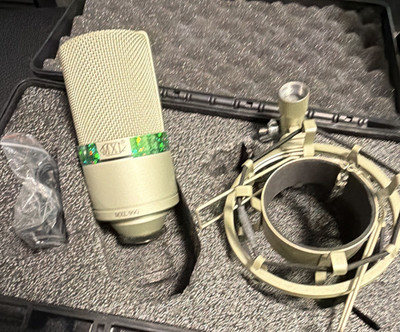 MXL 990 Condenser Microphone Silver Wired with Shock Mount and Hard Case