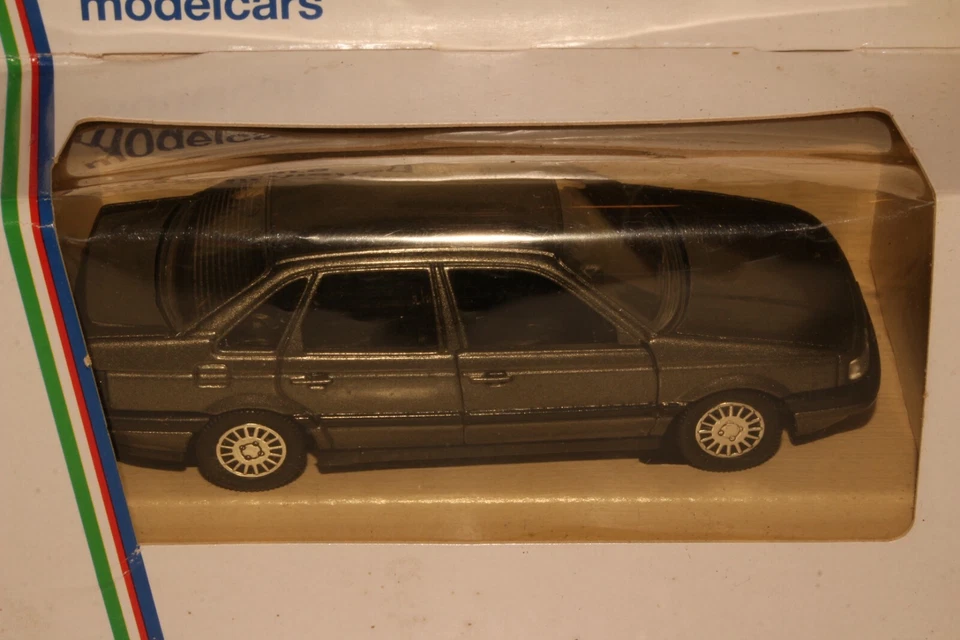 Schabak Volkswagen Passat седан, масштаб 1:43 литой в коробке - Изображение 2 из 4