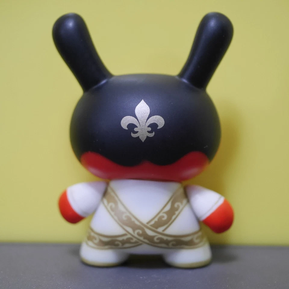 Kidrobot 3"Dunny 2014 Mardivale Series Andrew Bell King Vinyl Figure - Image 2 of 3