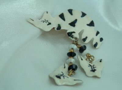 Fun Black & White Enamel Momma Cat with Kittens 70's Brooch 720jn0 | eBay