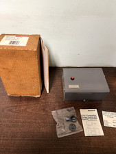 NEW HONEYWELL R8182D1129 AQUASTAT PROTECTOR RELAY. S5
