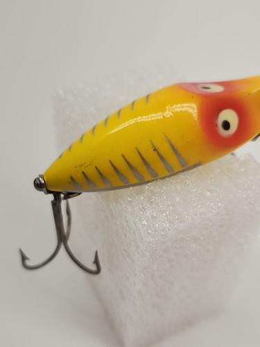VINTAGE HEDDON MIDGET RIVER RUNT FISHING LURE YELLOW SHORE 2" Long - Picture 3 of 8