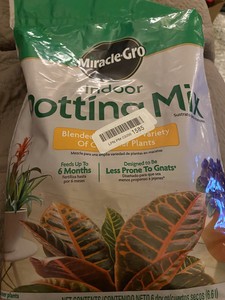 Miracle Gro Indoor Potting Mix 6 Quart Grows Beautiful Houseplants Plants Flower 32247277648 Ebay