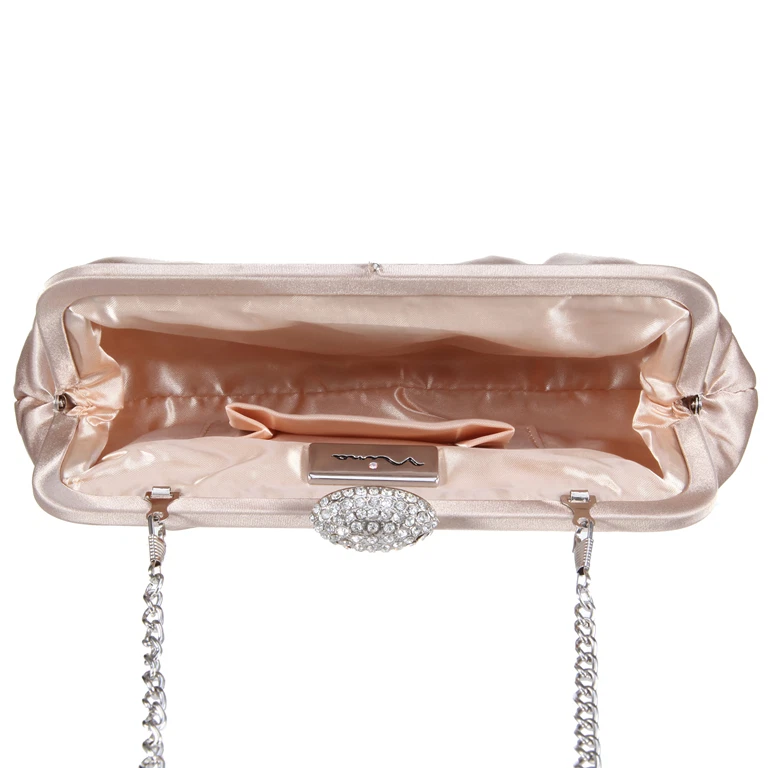 Bolso sin asas Nina Concord plisado clásico satinado cierre de cristal champán beige plata Foto 3 de 4