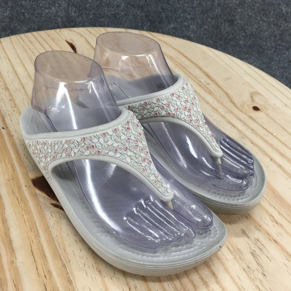 Sandalias Crocs para mujer 7 tangas grises sin cordones tachuelas punta abierta tacones de cuña informales Foto 3 de 4