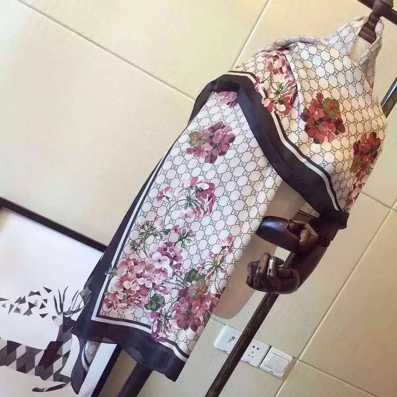 SCARF GUCCI 100% SILK AUTHENTIC BLACK BEIGE FLOWE… - image 4