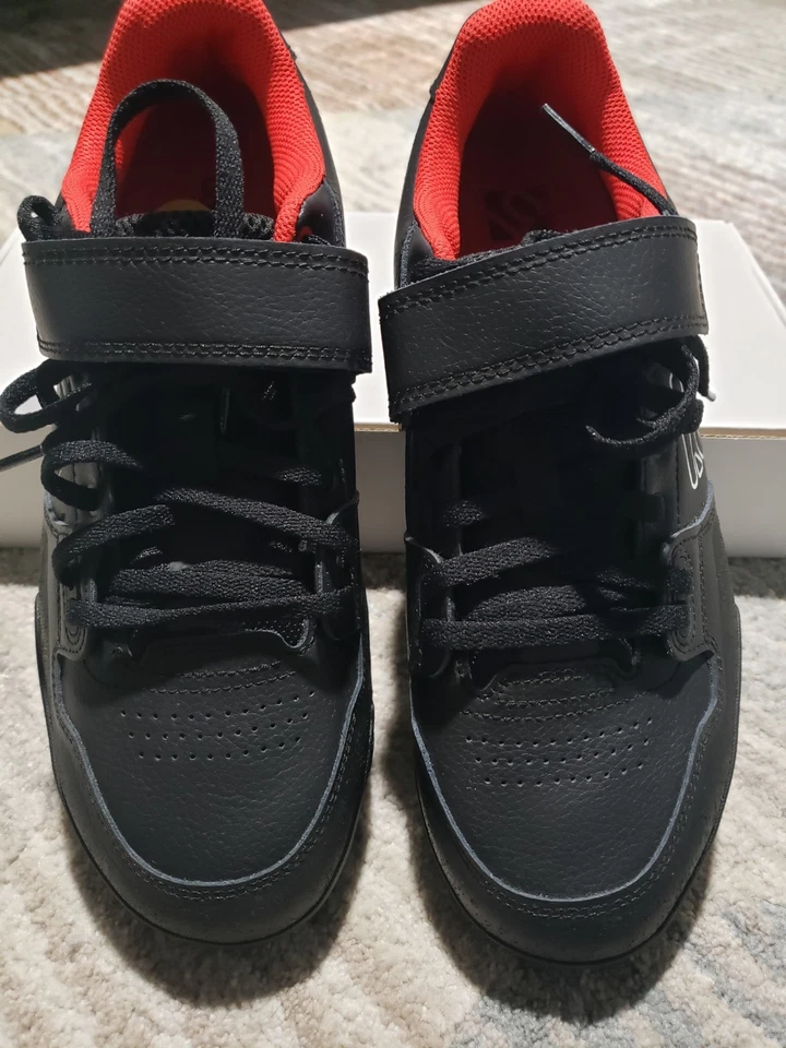 Zapato de bicicleta de montaña Adidas Five Ten 5.10 Hellcat para hombre talla 9 FW3756 negro rojo nuevo con etiquetas Foto 2 de 4