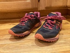 Brooks Cascadia 11 Women's Size 7.5 B Medium Trail Running Shoes Blue Pink