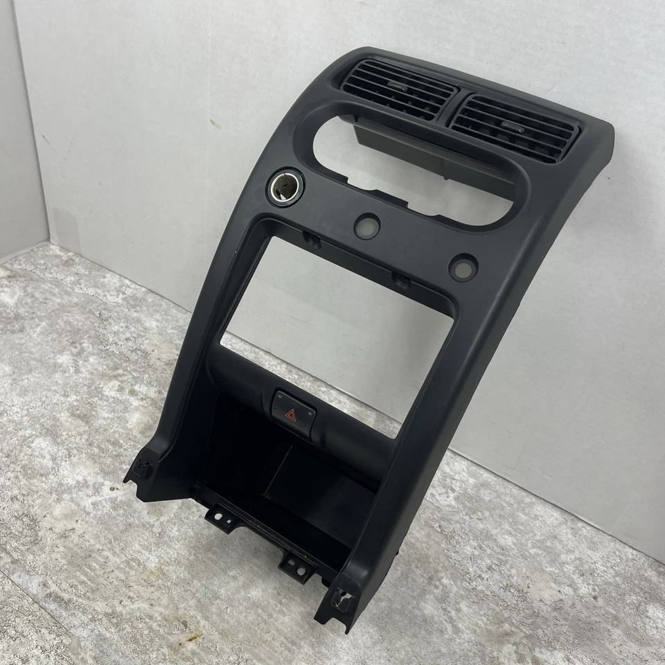 2002 - 2004 年日产 Xterra XE 中心仪表板收音机挡板气候控制挡板黑色 — 第 2/4 张图片