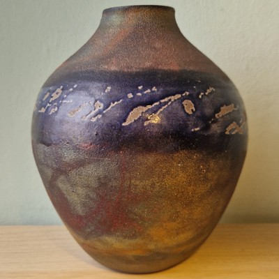 Raku Studiokeramik signierte Arr Vase lebendig irisierend Kupferfarben