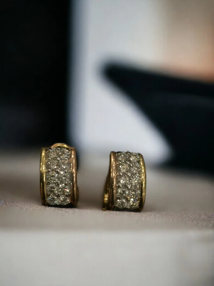 1.10 Cts F/VS1 Round Brilliant Cut Diamonds Huggie Earrings in 18K Two-Tone Gold - Image 4 of 4