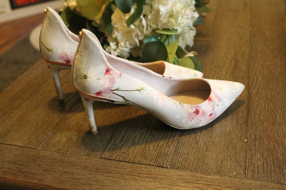 Ted Baker Women's KAWAAP Oriental Blossom Courts Pump US eu 39