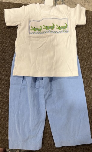 2-teiliges Jungen-Outfit der Marke Three Sisters 12M mit gesmokten Krokodilen
