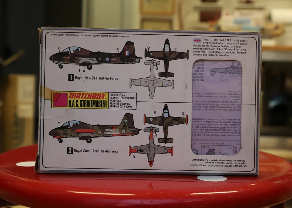 Matchbox B.A.C. 167 Strikemaster, scala 1:72, 2 set decal, kit PK-10 anno 1975 - Immagine 3 di 3