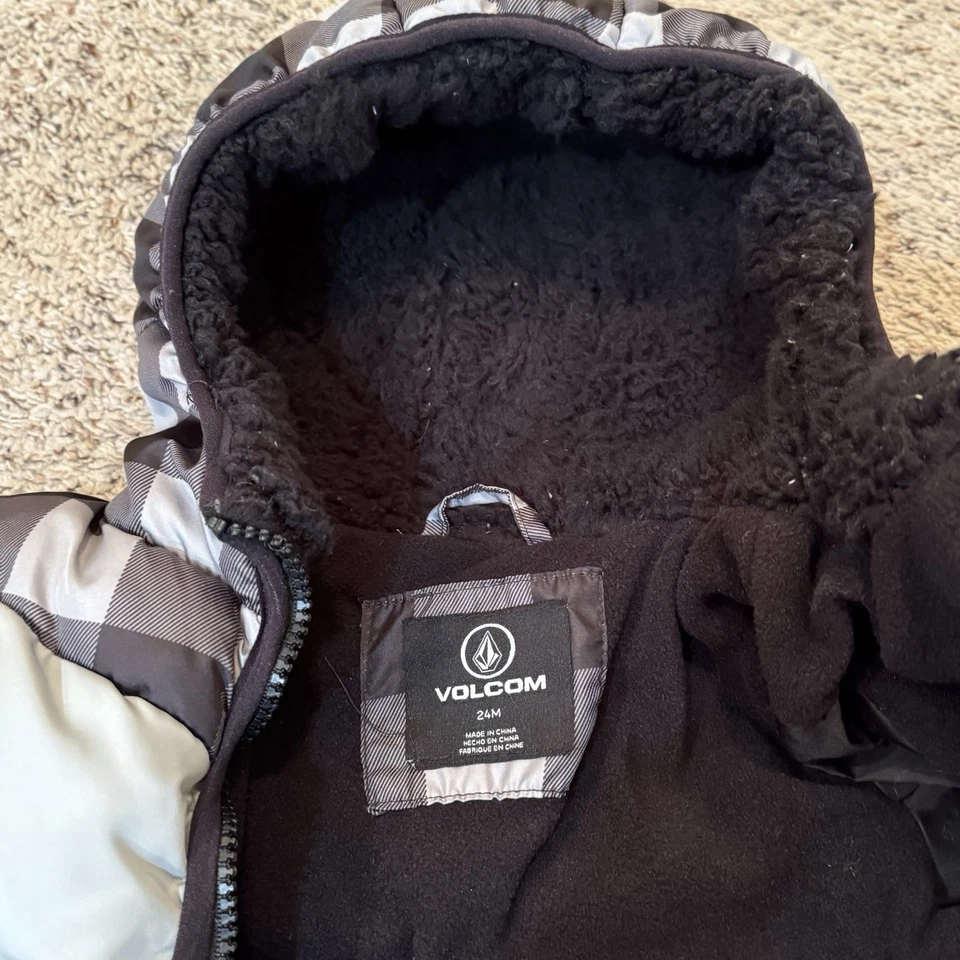 Macacão de neve Volcom cinza xadrez pele com capuz zíper isolado inverno inchado bebê tamanho 24M - Imagem 4 de 4