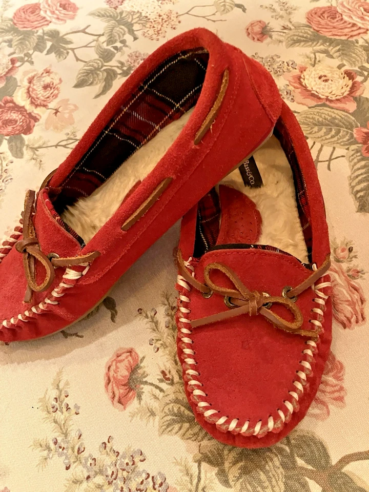 Bass Red Slippers Sized Eight - Image 2 of 4